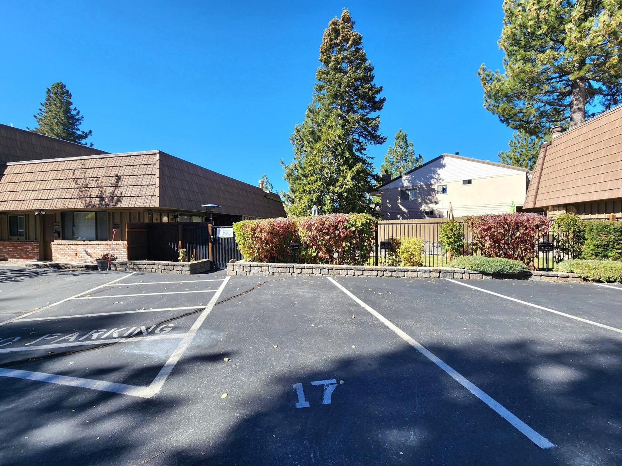 Tahoe Shoreline Retreat - Close To & Hoa Amenities *