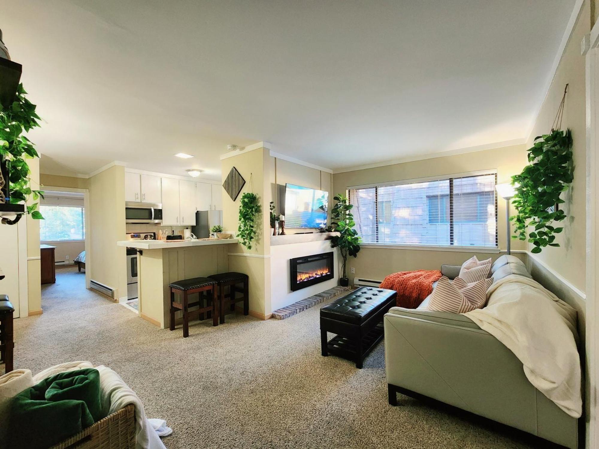 Tahoe Shoreline Retreat - Close To & Hoa Amenities Apartment *