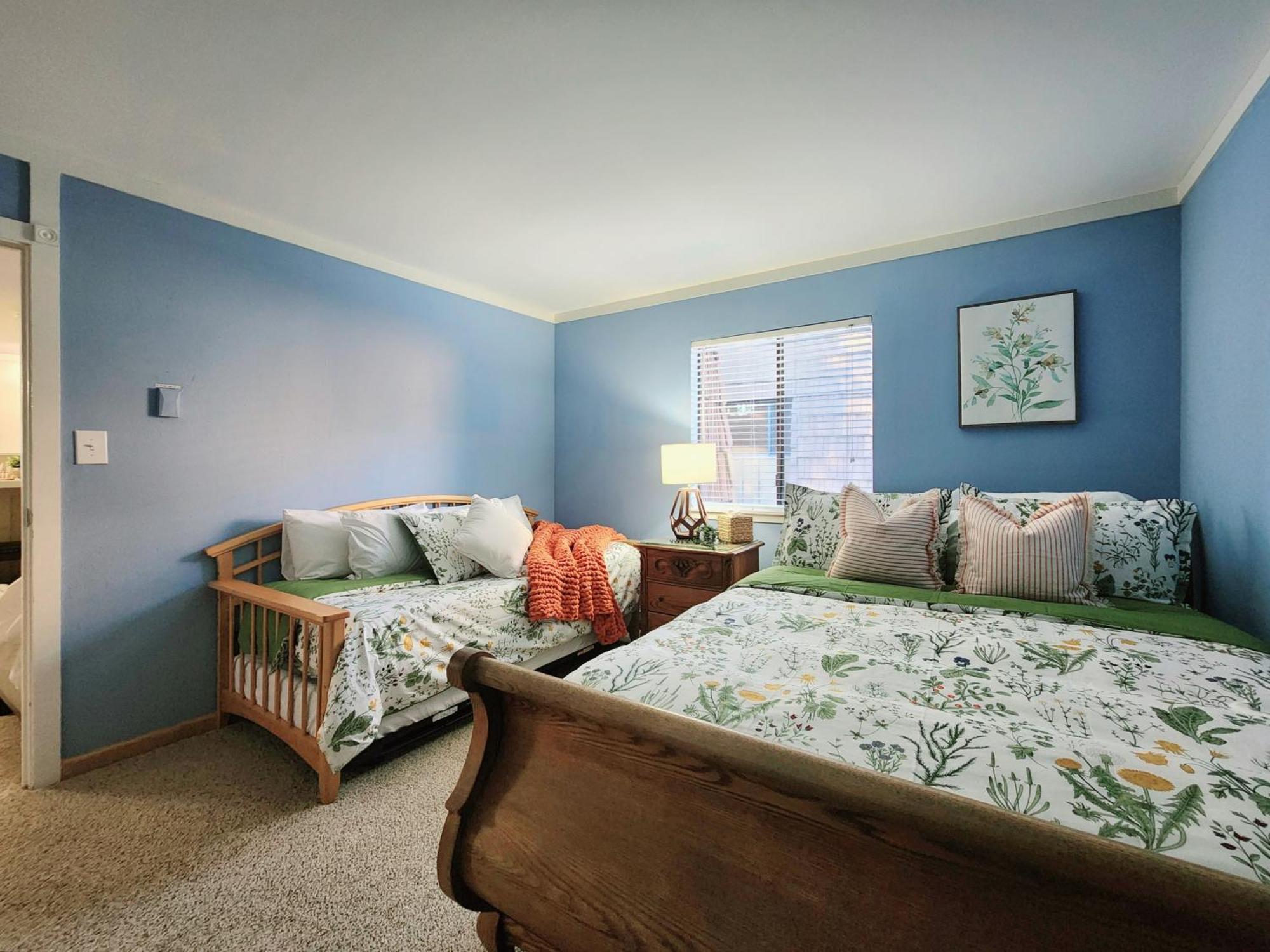Tahoe Shoreline Retreat - Close To & Hoa Amenities Apartment *