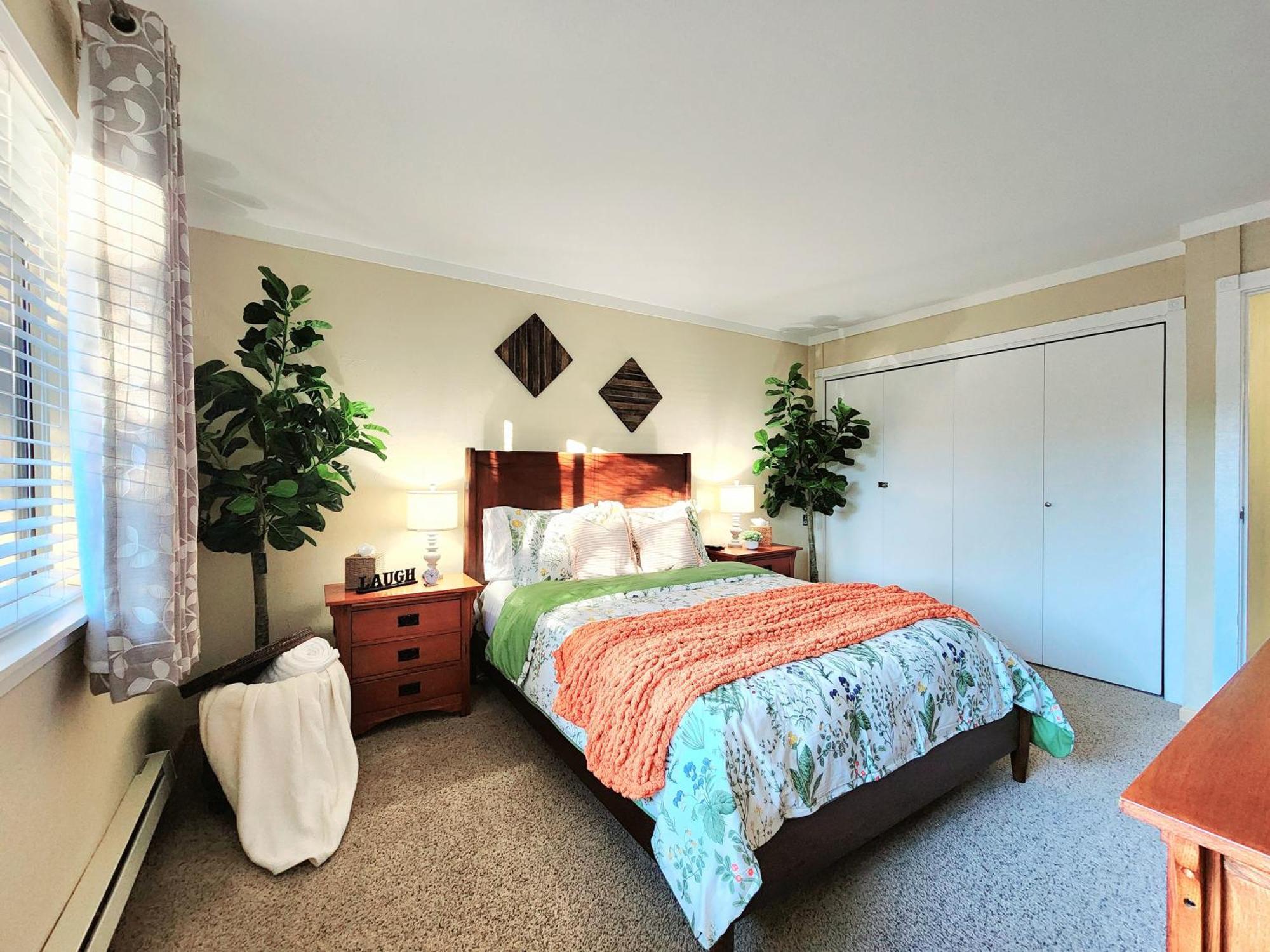 Tahoe Shoreline Retreat - Close To & Hoa Amenities * Tahoe Vista