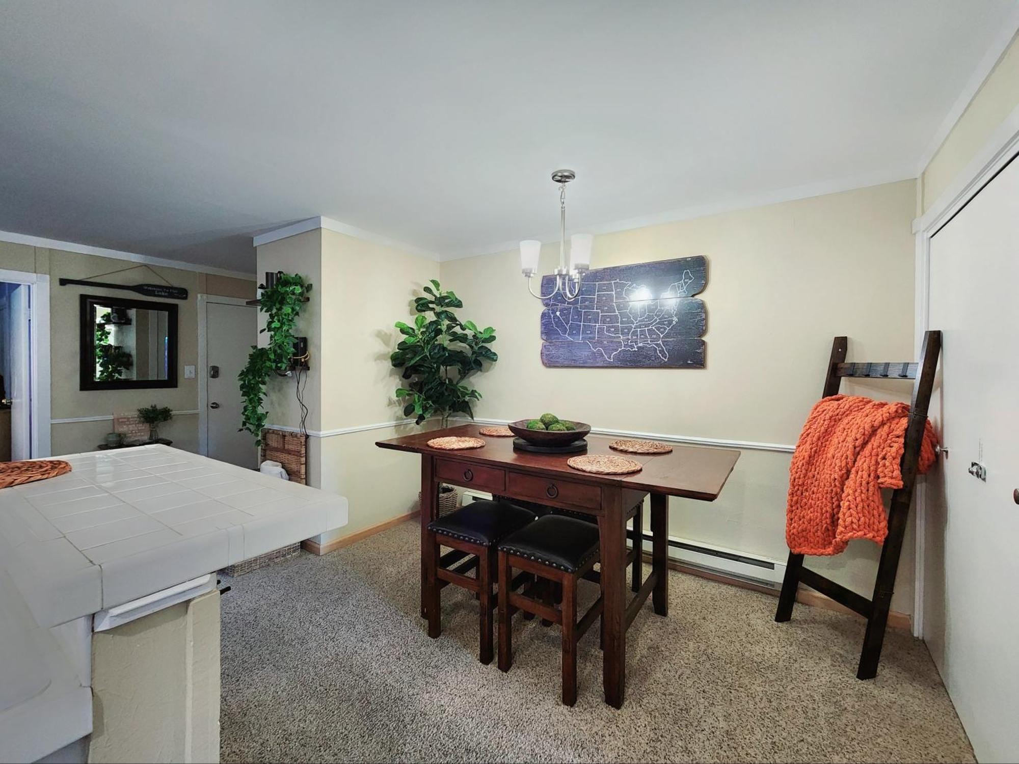 Tahoe Shoreline Retreat - Close To & Hoa Amenities * Tahoe Vista