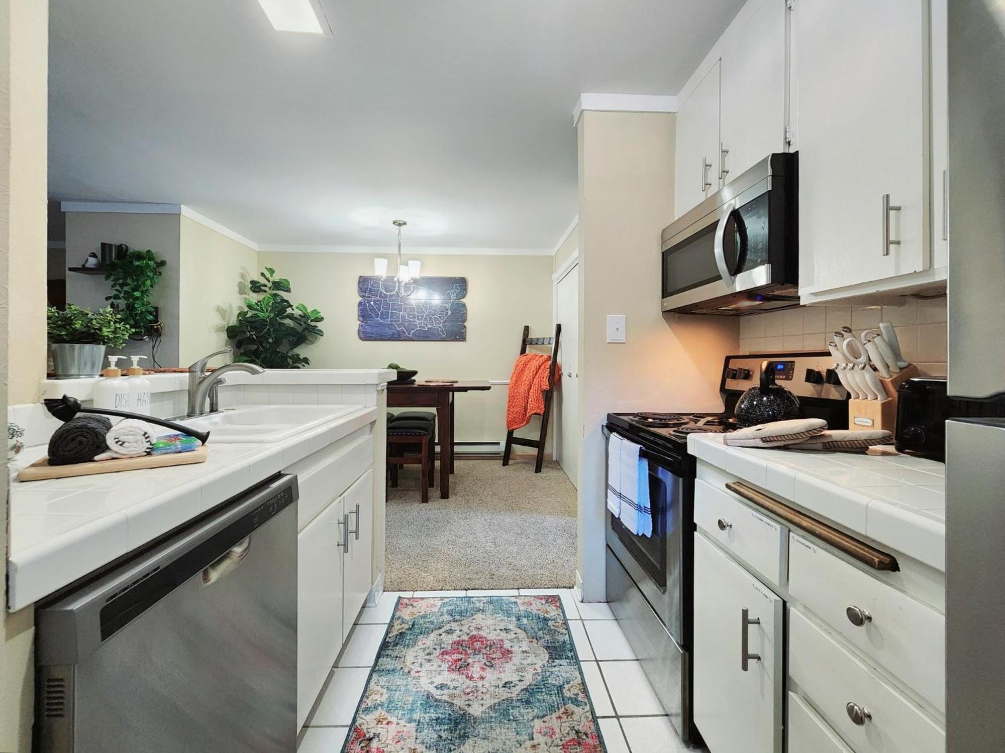 Tahoe Shoreline Retreat - Close To & Hoa Amenities *