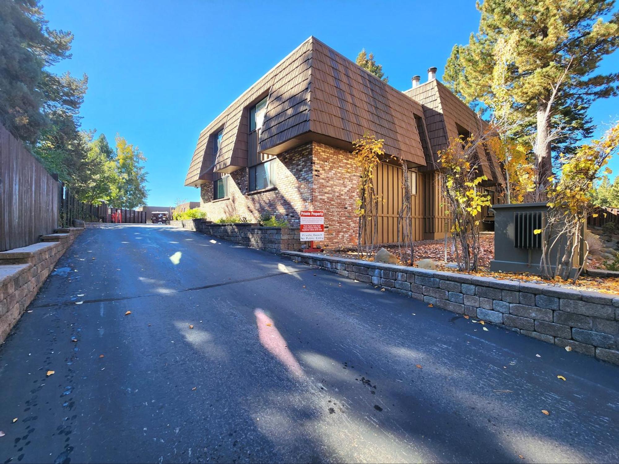 Tahoe Shoreline Retreat - Close To & Hoa Amenities Apartment *