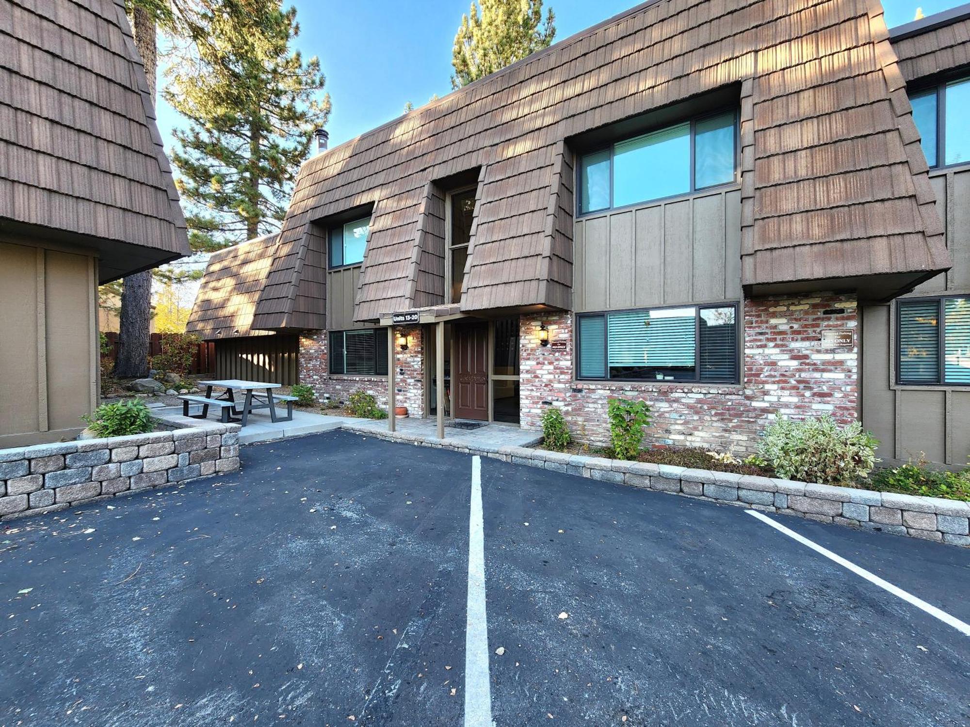 Apartment Tahoe Shoreline Retreat - Close To & Hoa Amenities *